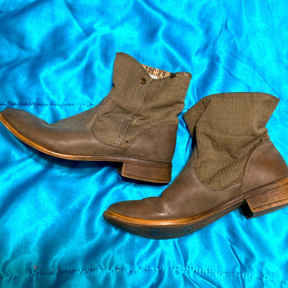 Roxy BoHo slip on ankle boots size 7 women’s